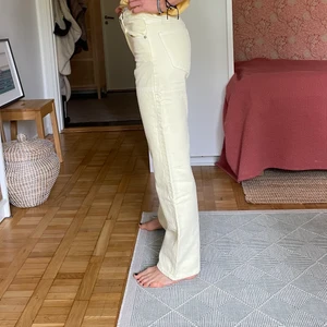 Ljusgula jeans - Suuuuperfina ljusgula jeans från zara. Aldrig använda. 
