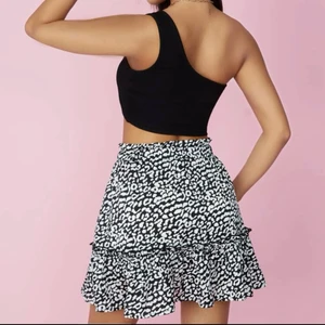 Kjol - Oanvänd kjol, storlek 38 🤍