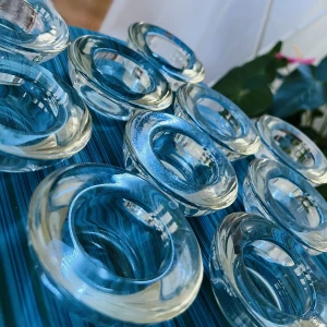 10 st Värmeljushållare i Perfekt Skick - 10st värmeljushållare/ljuslyktor 💖  Kristallklart glas i perfekt skick 🌟  Exakt storlek för vanliga värmeljus 🕯️  100kr för alla eller 15kr/styck 🌸  Möts i Stockholm