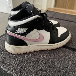 Jordans - Äkta jordans, nypris 2000kr, mitt pris 1300kr. Pris kan diskuteras. 