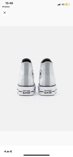 Skor - Säljer nu mina älskade Convers. Använda fåtal gånger. Rund tre gånger. Men som tyvärr nu inte passar mig längre. Storlek 36 men passade mig när jag hade 38. Köpte för 900kr tror jag säljer för 500kr. Pris kan diskuteras vid snabb affär. ❤️