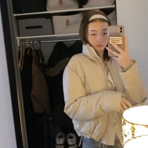 VINTERJACKA - Den är tyvärr för kort på mig (1,69cm)