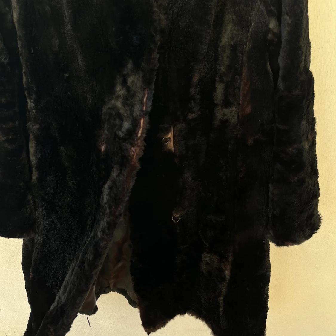 Svart-brun skimrande kappa i päls med fin krage - 91