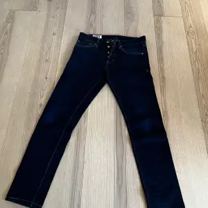 Knappt använda jeans från kings of indigo. Köpta för 220€