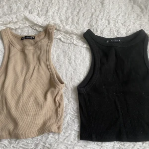 Zara Basic High Neck crop top - Två crop tops från zara 2020. Använda ett fåtal gånger. 