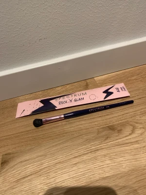 Ögonskuggsborste - Oanvänd fluffig borste