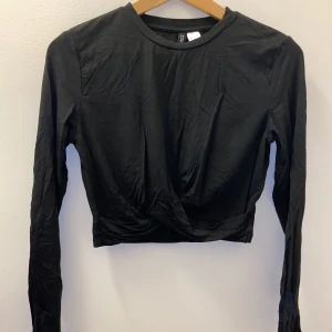 Långärmad magtröja - Svart långärmad magtröja från H&M Stl. M Ny skick