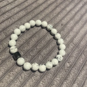 Armband - Ett väldigt snyggt armband helt oanvända och väldigt stilrena.