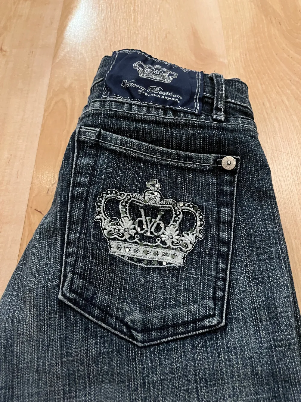 Jeans från Victoria Beckham, storlek 26. 💗. Jeans & Byxor.