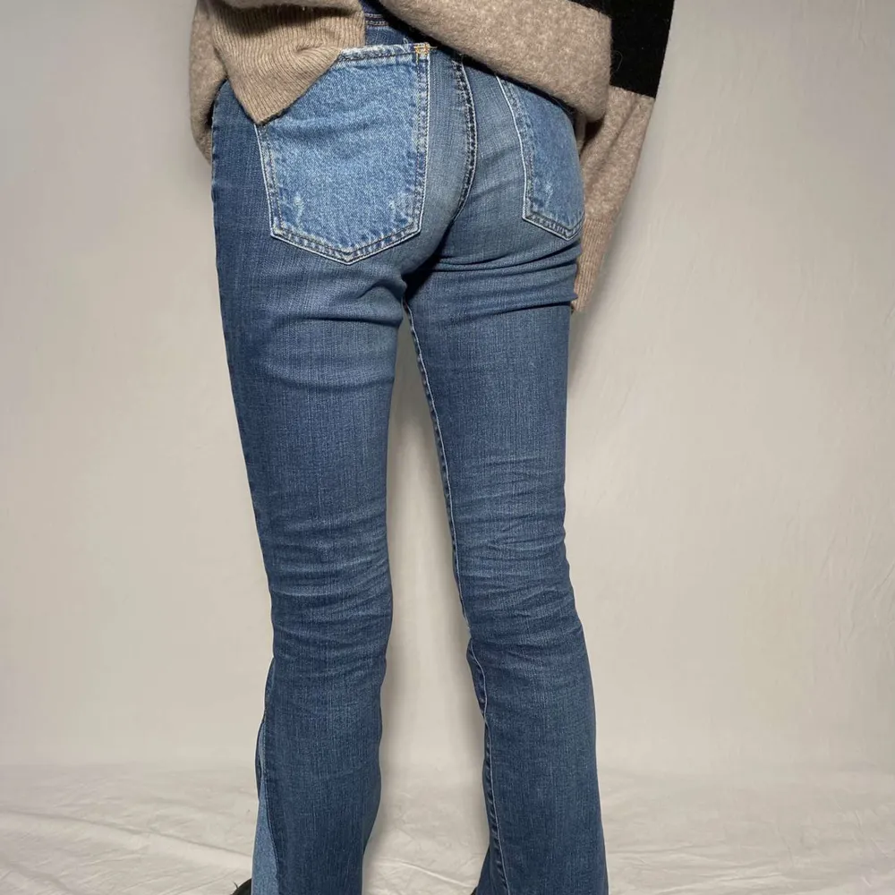 Super snygga Lågmidjade kick flare jeans . Jeans & Byxor.
