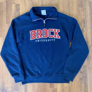 Sweater - Säljer en sweater. Sitter som S/M. Köpare står för frakt♥️