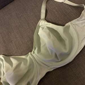 Bh 75j - Jättefin ljusblå bh ifrån change/twilfit i deras populära modell clara. Använd Max 10 gånger så i jättebra skick💕 nypris 399