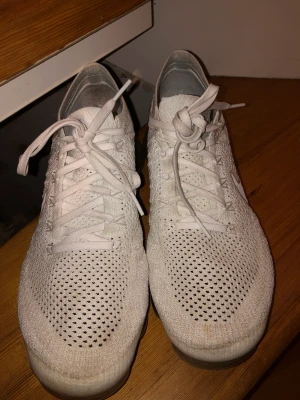Vapormax Flyknit - Vapormax Flyknit 2, väldigt bra skick. Skorna kommer med original lådan. Slutsålda överallt.