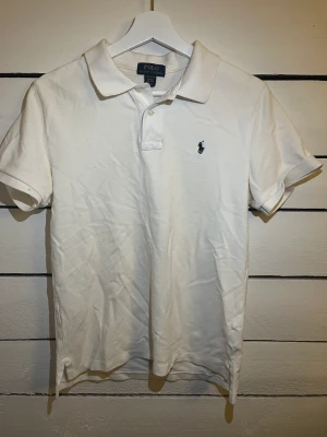 Pike tröja - Vit pike tshirt fråb Polo Ralph Lauren. Bra skick