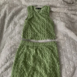 Grönt set - Kjol och topp aldrig använda💚