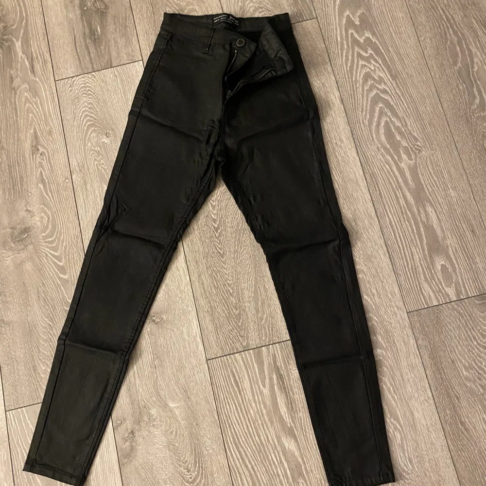 Skinnbyxor från stradivarius . Farkut & Housut.