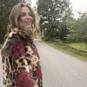 Zadig jacka - Användt väldigt få gånger, pälsen är i jätte bra skick, köptes för 5 000kr