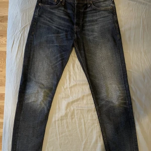 Jack&Jones Jeans - Köpta förra månaden för 800kr. Endast använda 2-3 gånger. Säljs för 350kr. Storlek 29/32 Kvitto saknas. 