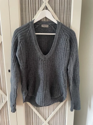 Hunkydory - Fin grå stickad Hunkydory tröja i ull stl xs. Använd, lite nopprig går säkert att ta bort. 