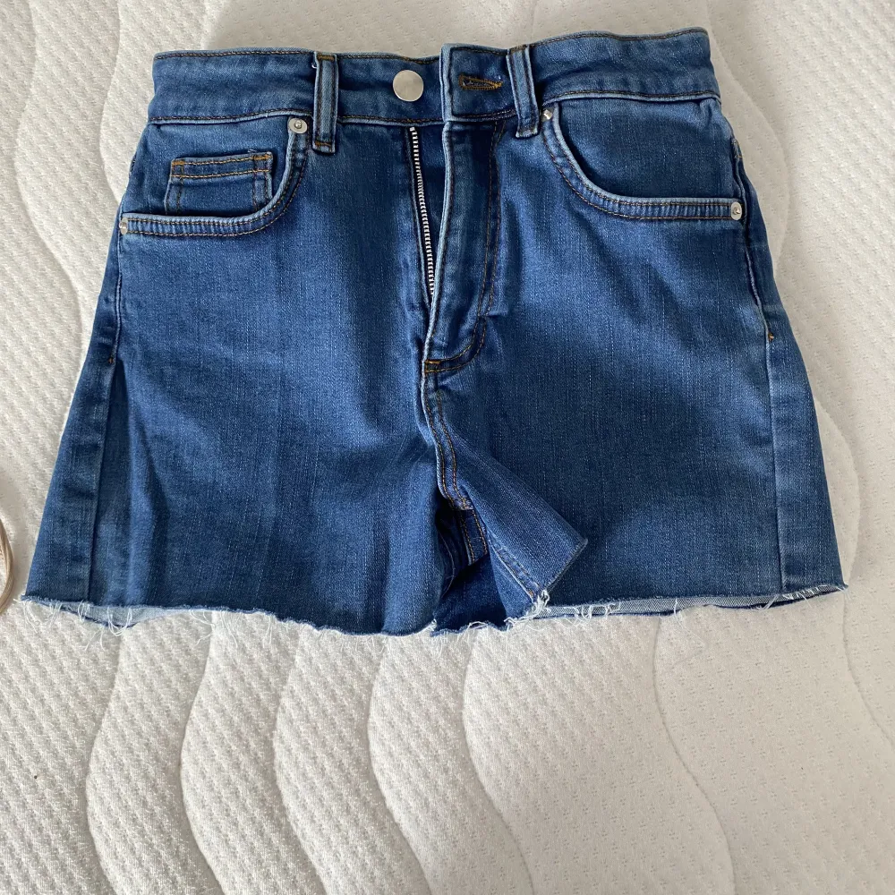 Jeans shorts från Pamela Reifs kollektion med NA-KD. Oanvända. 50kr+frakt . Shorts.