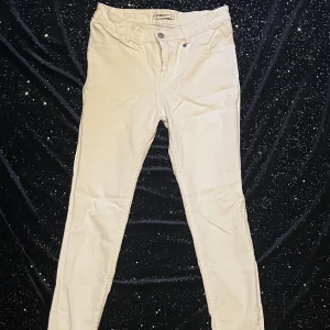white skinny jeans - bekväma vita skinny jeans, knappt använda 
