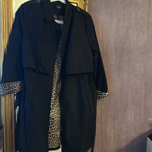 Kappa oanvänd  - Oanvänd kappa i storlek L men mer som en S