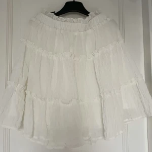 Söt sommar kjol - Super söt kjol från shein!! Super skön och snygg till sommaren! Tyvärr använd inte längre men super bra skick! 