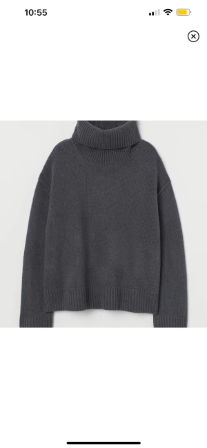 Grå stickad tröja - En varm,fin grå stickad tröja som passar bra för vinter/höst och är jätte mysig🤍