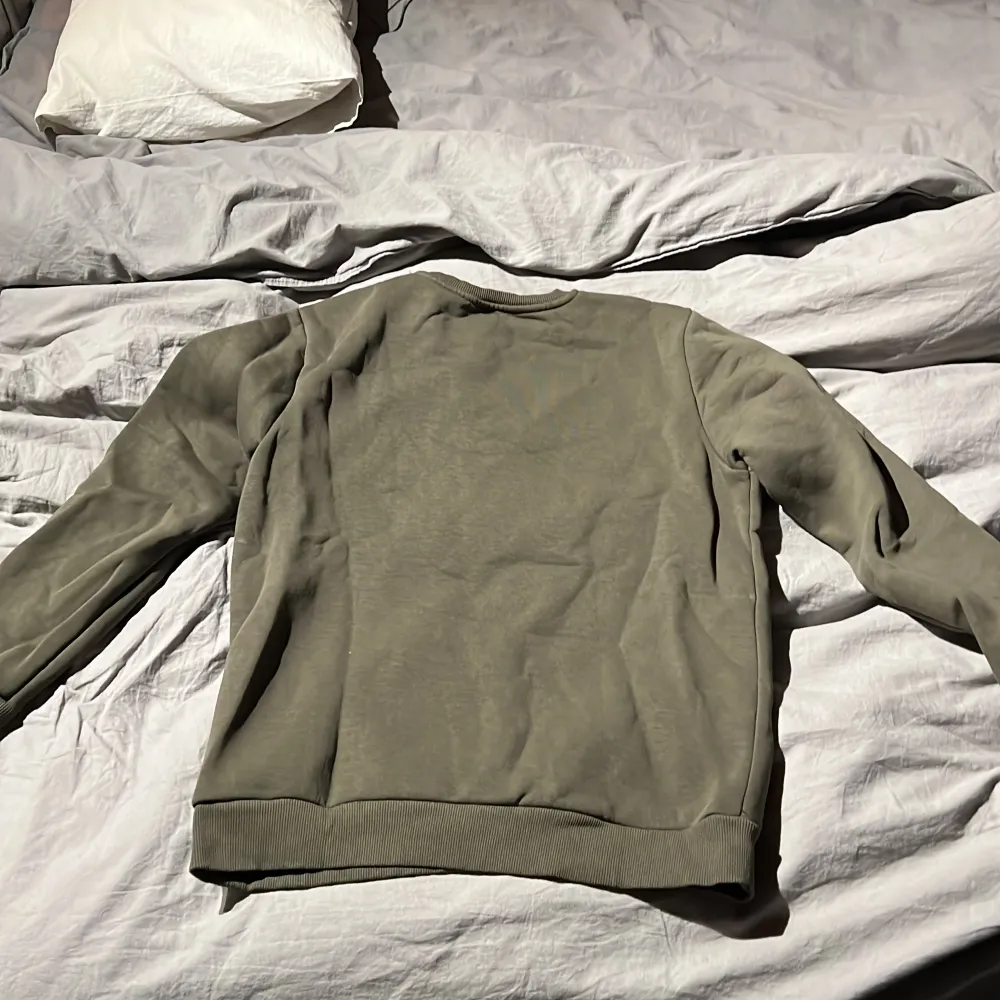 En fin justhype tröja i storlek L har använt den typ 2 gånger. Betalning via swish går om köparen vill. Hoodies.
