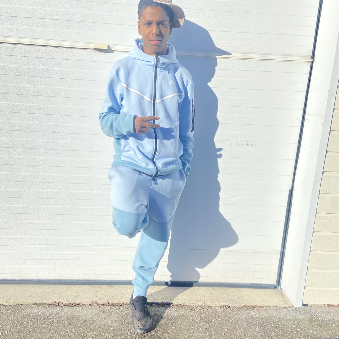 Hej jag vill sälja min Nike tech de är för stora för mig  - 91