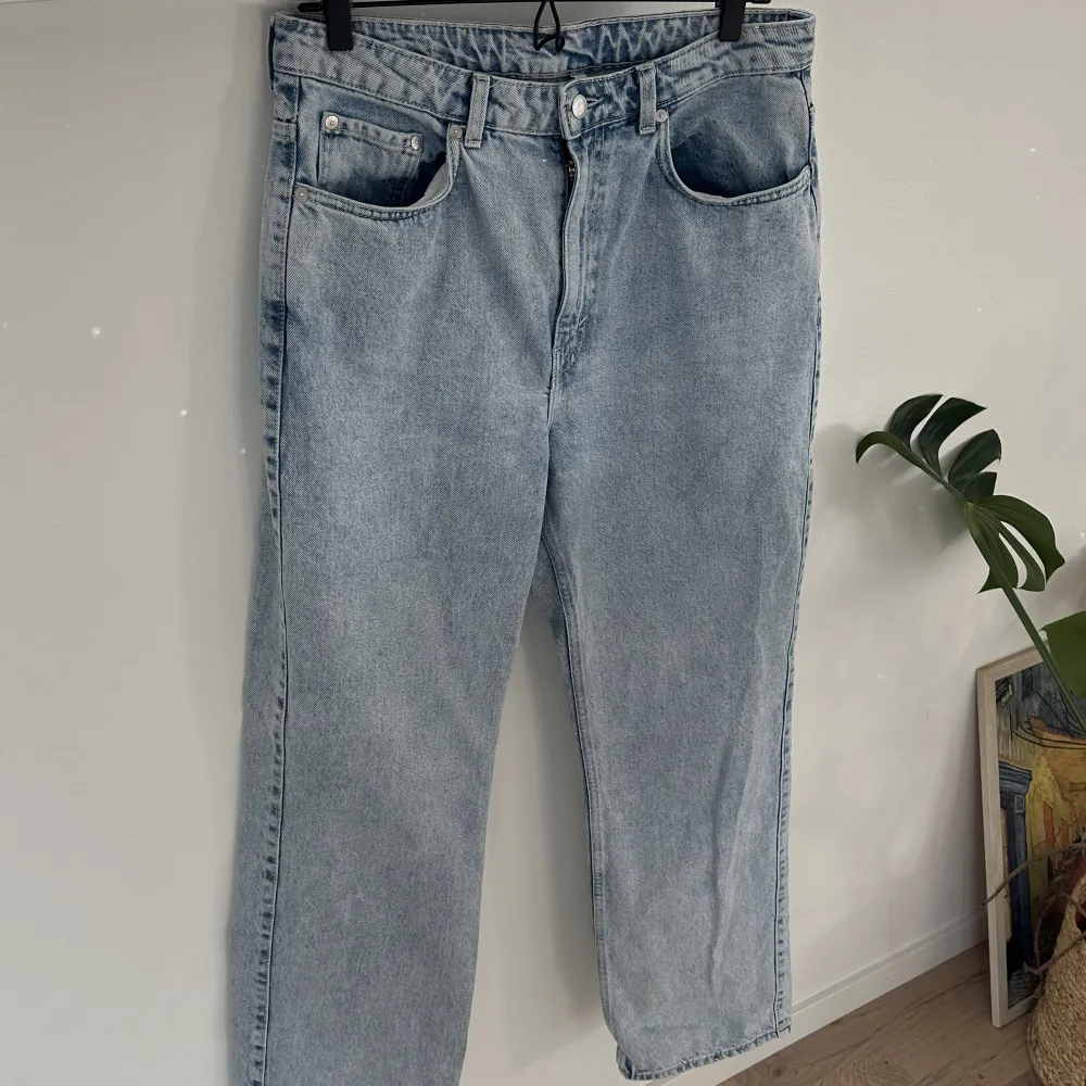 Snygga jeans från weekday i modellen rowe, W32L32. Jeans & Byxor.