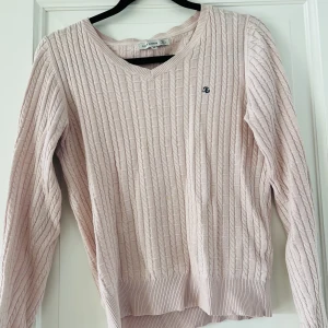 Ljusrosa stickad tröja  - En ljusrosa tröja från märket Flash Woman, knappt använd 💓finns i stlk M