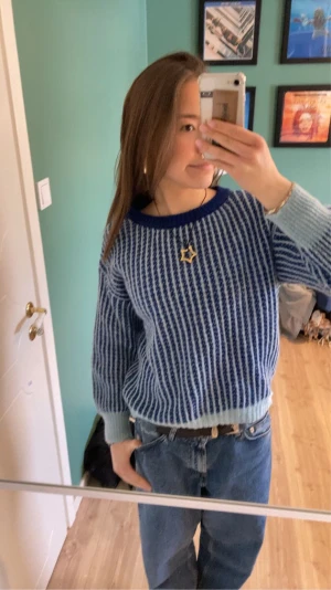 Krissy knit blue - Tröja från design by si