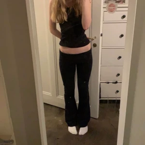 Brandy melville yoga pants - Säljer mina super snygga brandy melville yoga pant eftersom jag har ett par liknande! Har aldrig användt dom och lappen sitter kvar. Skriv om ni är intresserade!💓