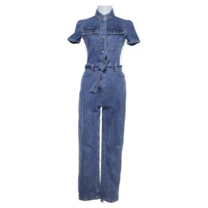 Byxdress i jeanstyg - Jättefin jumpsuit i jeanstyg, vida i benen, den är testad en gång så i väldigt bra skick!❤️‍🔥