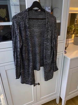 Damkläder  - Dam kläder i olika storlekar. 30 kr plagget.  Hör av er för mer information