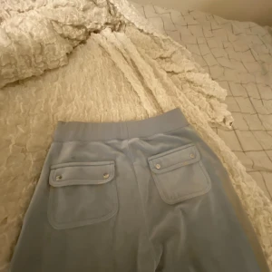 Juicy byxor - Säljer mina superfina blå juice couture byxor💙