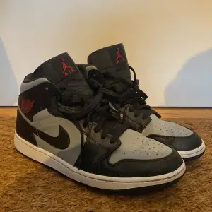 Skor från Nike, Jordan mid. Riktigt sköna skor. 