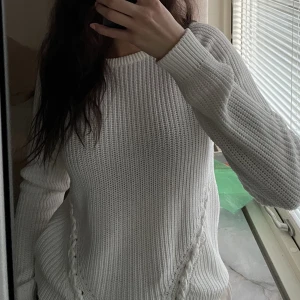 Vit Stickad tröja - Stickad topp med flätdetalj