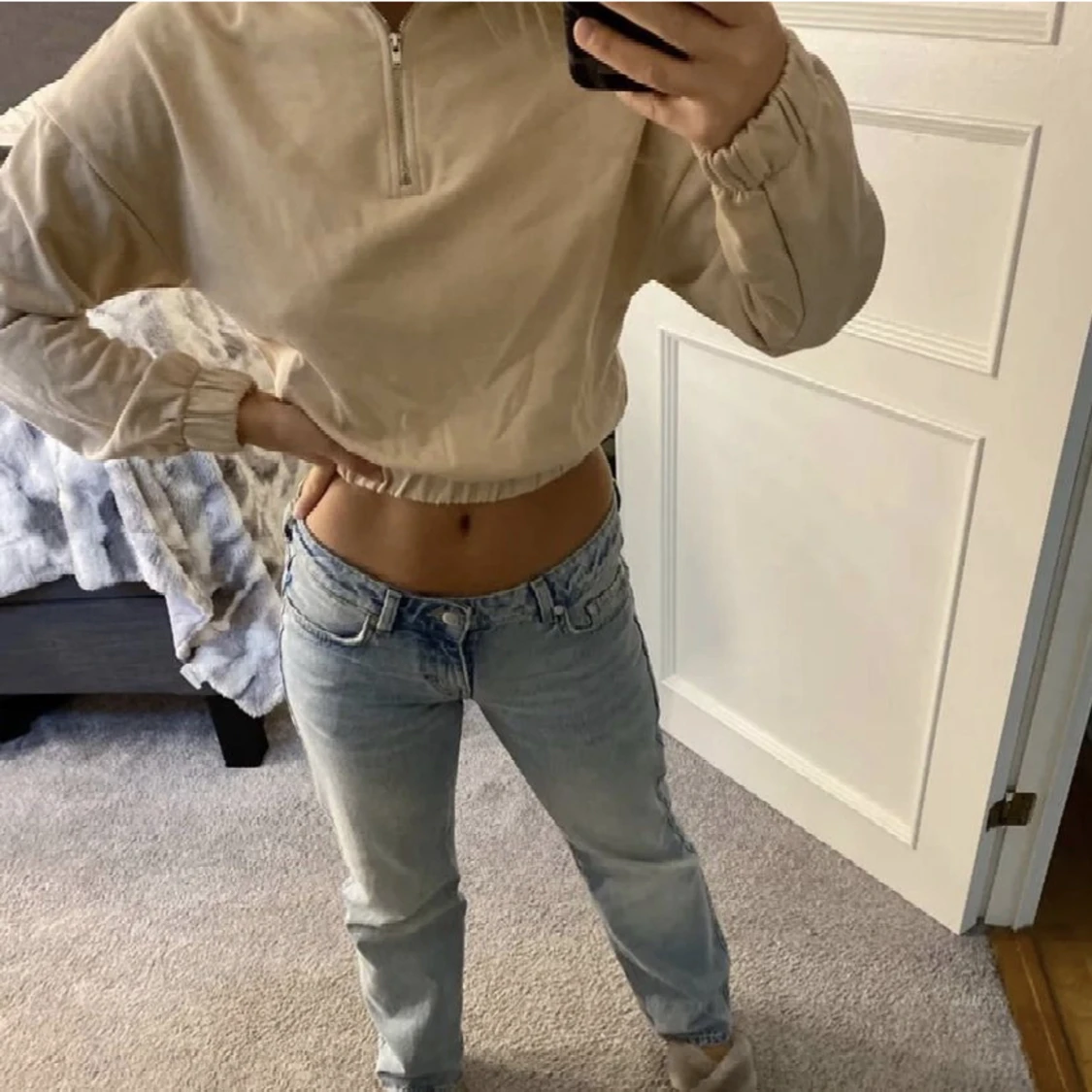 beige tjocktröja  - 90