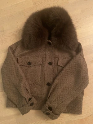 Meotine jacka - Fint skick och inte mycket använd 