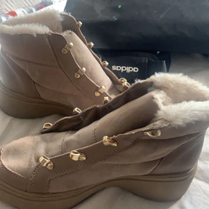 Vinterskor  - Det är ganska bra att har på vinter 