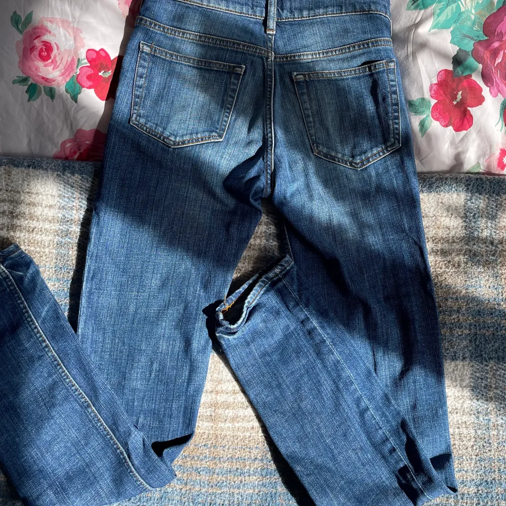 Acne Jeans i väldigt bra skick! De är mid/low-rise. Säljer pga för små :( . Jeans & Byxor.