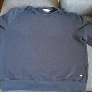 Tröja från lager - I använd skick. Ren och rök o djurfri