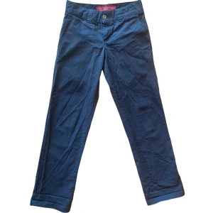 Dickies straight leg - Säljer dessa mørk gråa kostymbyxorna från Dickies! Osäker på storleken men den passar nog xs best, small kan också gå💞