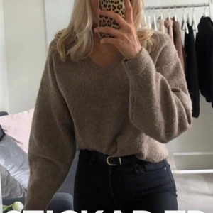 Stickad tröja  - Denna fina bruna tröja från hm🤎