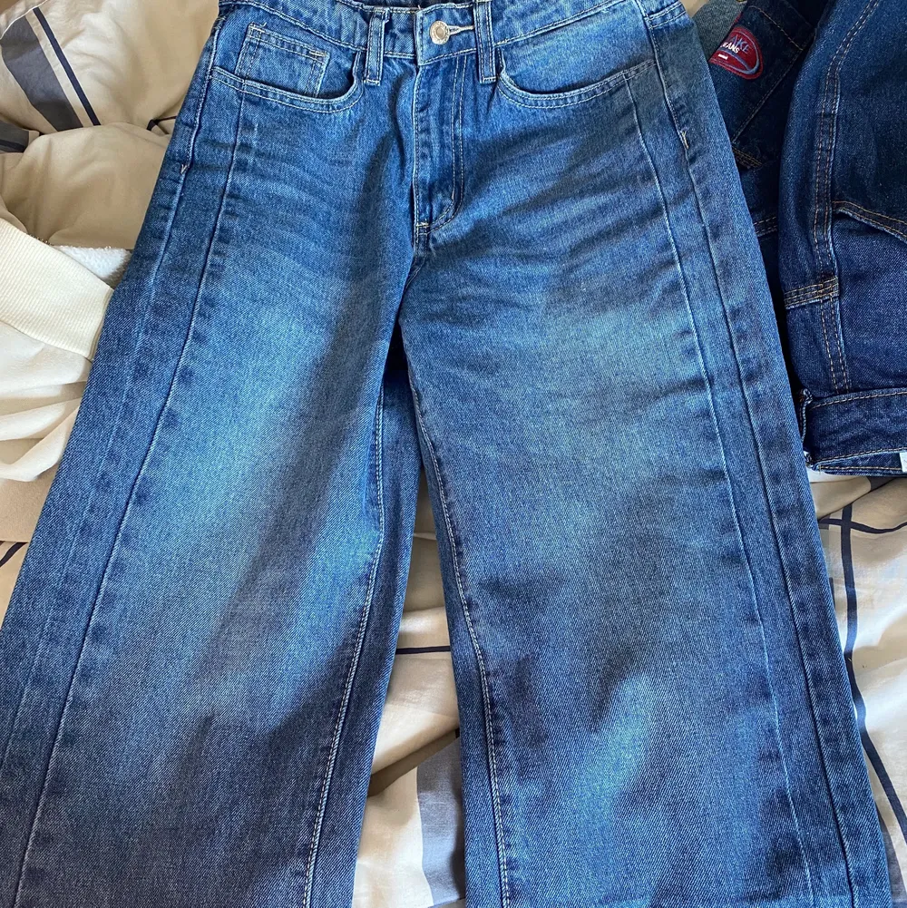 Helt vanliga jeans från shein. Använda max 3 gånger. Nypris: 209kr. Dm om intresse, frågor eller fler bilder ❤️. Jeans & Byxor.