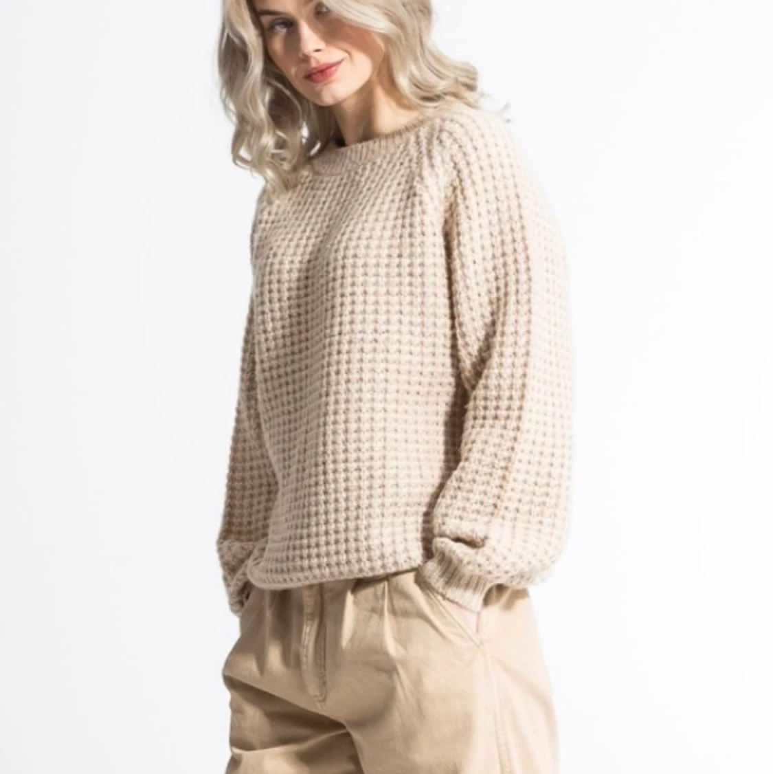 Beige stickad tröja 