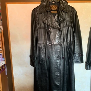 Janbell skinnrock - En svart skinnrock från ”Janbell” i storlek 38. (Köparen står för frakt