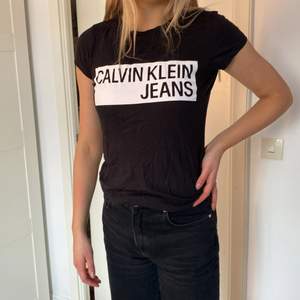 Svart Calvin Klein T-shirt❤️❤️ storlek XS